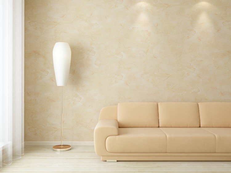 väggdesign-spatel teknik-alternativ-tapeter-fiberduk tapeter-beige-soffa-golvlampa