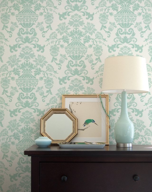 vägg-mönster-damast-vardagsrum-idé-mintgrön-grädde