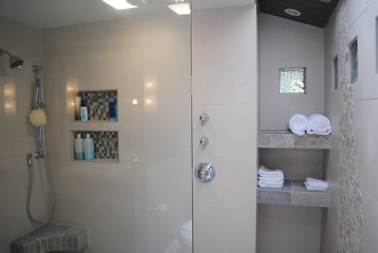 Väggnischer-design-badrum-duschkabin-hylla-lagringsutrymme-handdukar