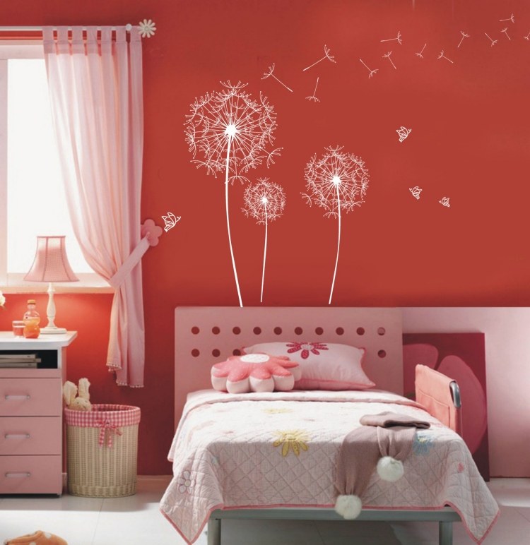 väggdekal-maskros-deco-barnrum-rosa-möbler-röd-vägg