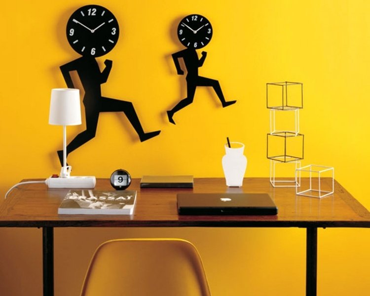 väggklocka-design-modern-vägg-design-svart-figurer-ras-vägg-färg-gul