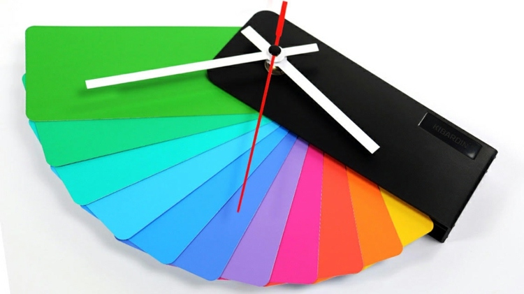design-vägg-klocka-regnbåge-färger-idé-tid-tillbehör