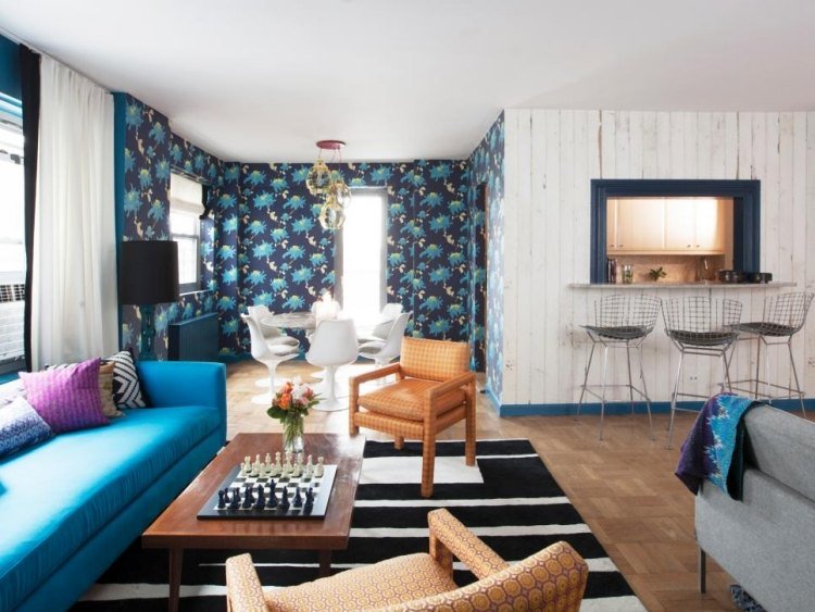 Väggbeklädnad-trä-interiör-vardagsrum-modern-blå-turkos-tapet-mönster-tryck