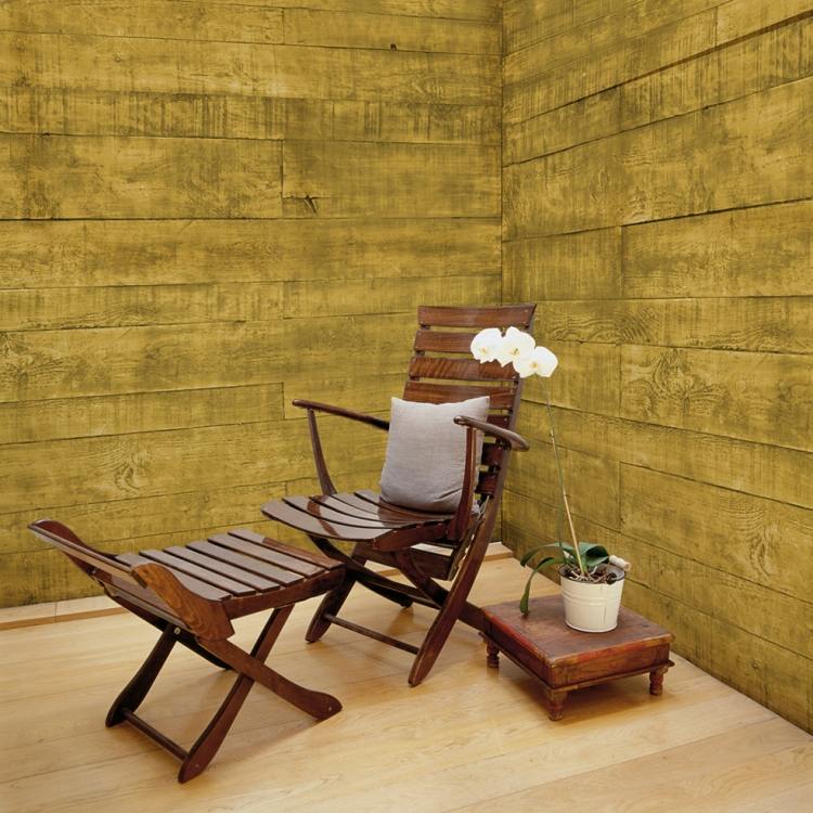 väggbeklädnad-trä-interiör-lounge-trästol-fotpall-orkidékuddar