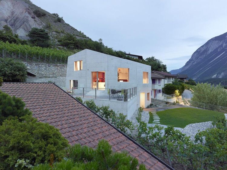 väggbeklädnad-gran-betong-hus-schweiz-vingårdar-modern-arkitektur