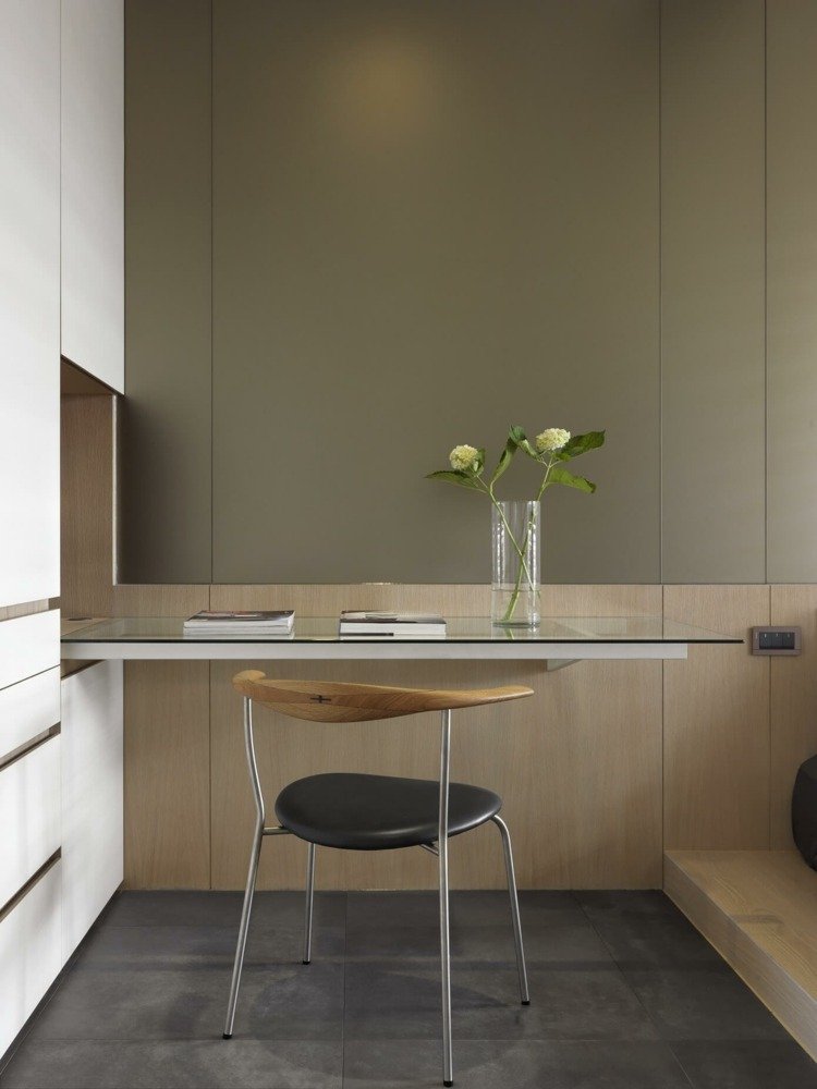 Väggbeklädnad-kakel-trä-arbetsyta-glas-skrivbord-modern-metall-stol
