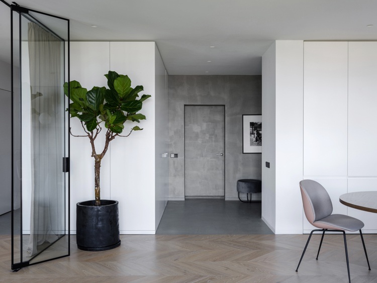Hallgrå golvplattor vit inbyggd skåpväggfärg i betongutseende