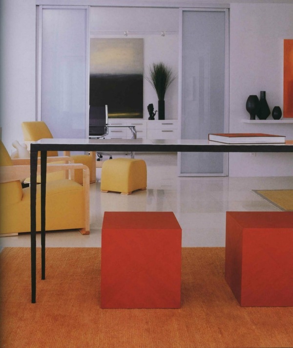 Modernt-kontorsmöbler-orange-gult