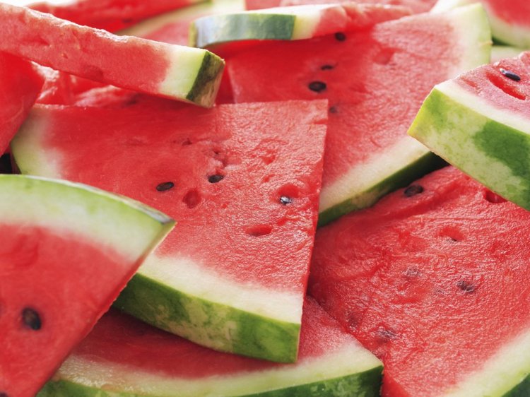 Ät vattenmelon efter träning viktminskning rehydrera 90 procent vatten