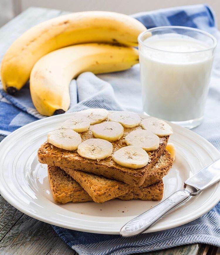 Ät banan jordnötssmör toast med ett glas mjölk efter ditt träningspass