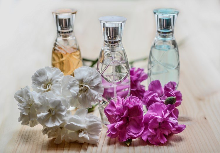 naturliga och syntetiska dofter och aromer Parfymtillverkning