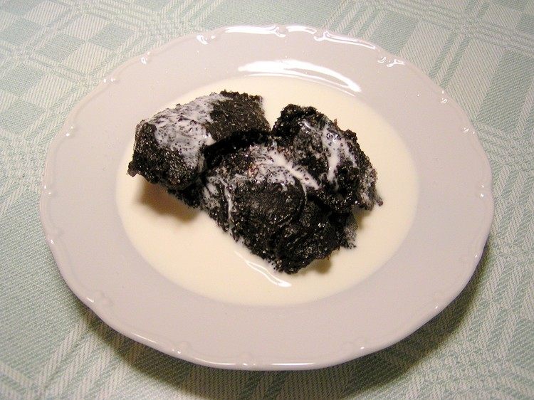 vad ska man äta på påskfinland typisk påsk dessert mämmi maltpudding grädde