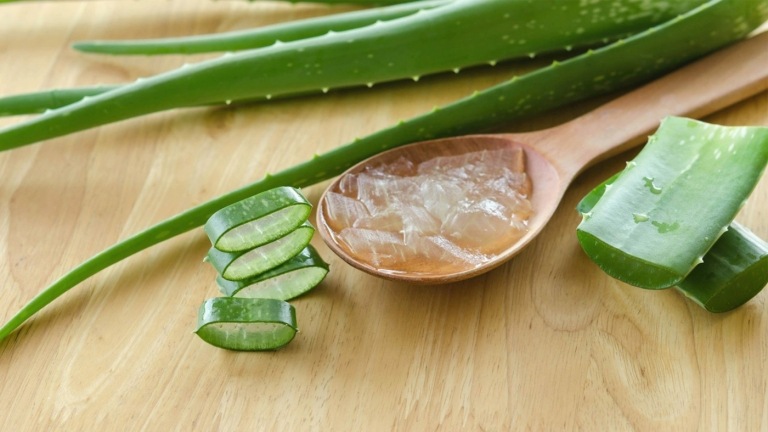 Aloe vera gel kyler såret, lindrar svullnad och desinficerar