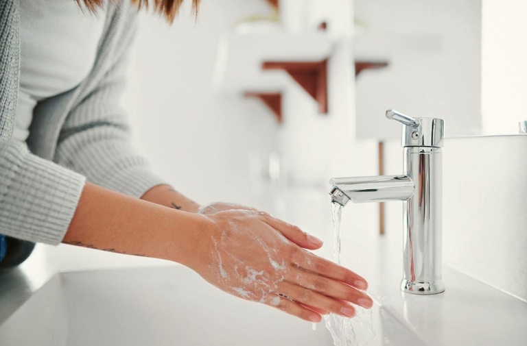 Speciellt när det är en liten bebis i huset måste du tvätta händerna ofta