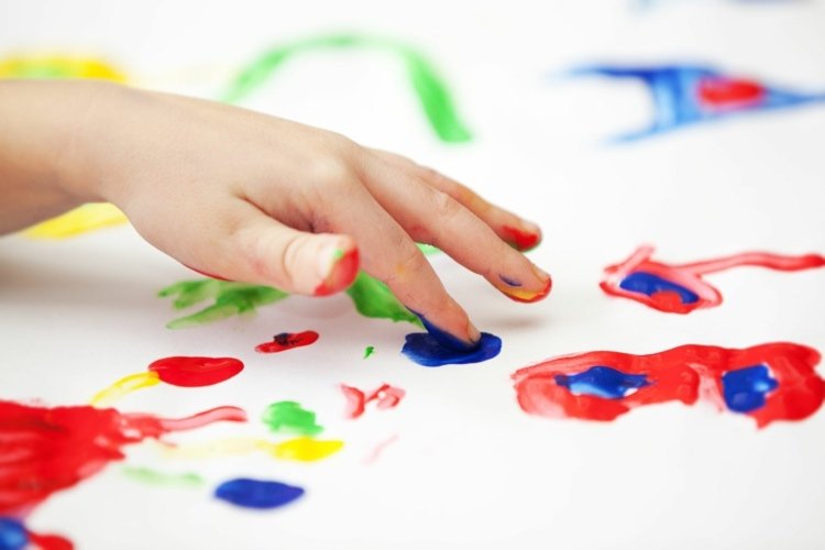 Måla med fingerfärger - kreativa idéer för stora barn och småbarn