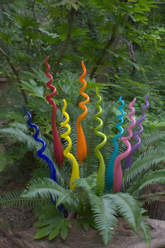 trädgård skulpturer dekoration färgglada spiraler palmer