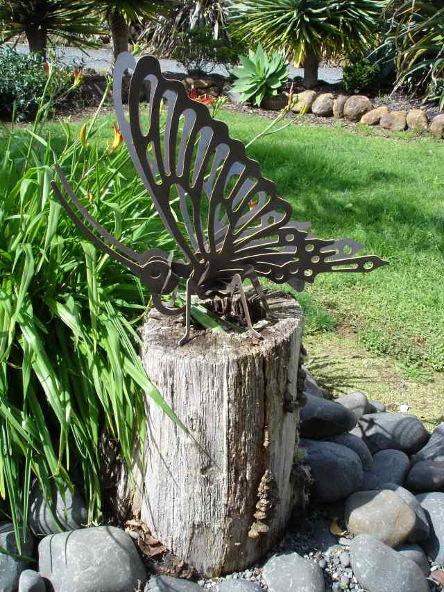 trädgård skulptur välja järn fjäril trädstam