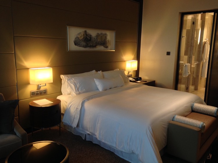 box-spring-säng-lyx-hotell-känsla-egna-fyra-väggar