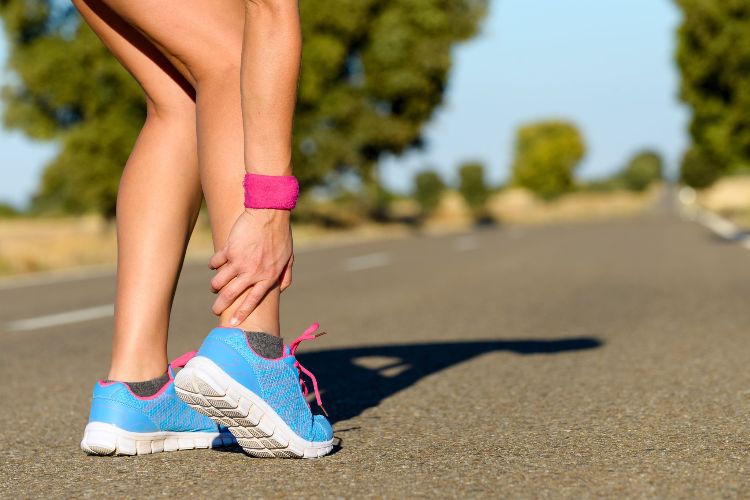 vad man ska göra mot kramp i benen huskurer hjälpmedel för att bekämpa muskelkramper träning jogging