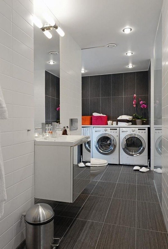 Badrums tvättstuga kombinerar modern inredning