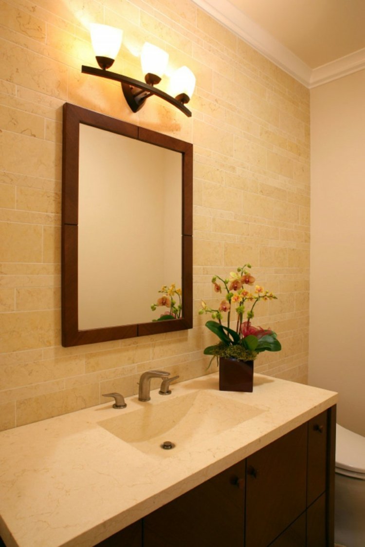 spegel lampa badrum skåp idé belysning handfat