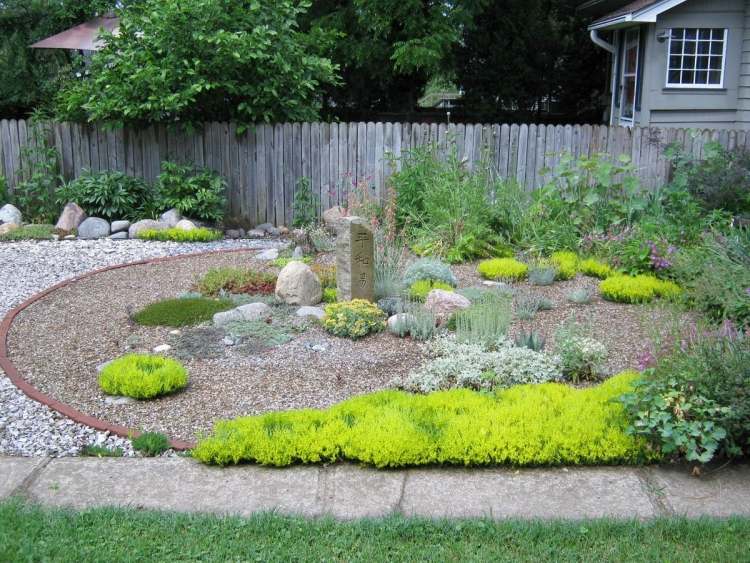 Spara vatten -trädgård-torr trädgård-grus-trädgård design-grit