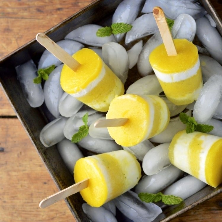 Gör ditt eget vatten is-citron-is-mynta-pina-colada-grädde-vit-gul