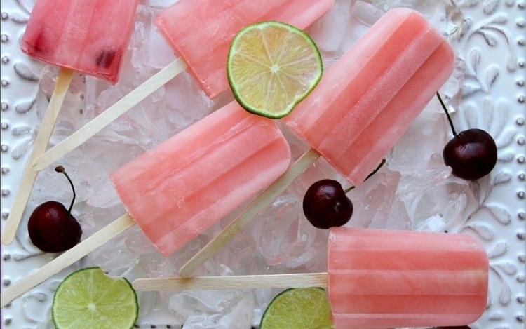 Gör ditt eget vatten is-körsbär-lime-is-frysta-läckra-uppfriskande-sommar