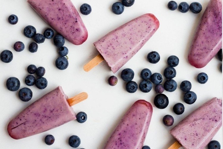 Gör-själv-vatten-is-blåbär-frysta-frukter-puré-uppfriskande-sommar