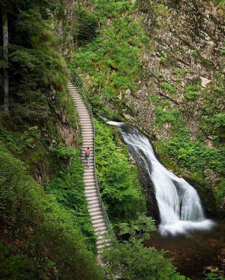 Allerheiligen vattenfall vandrar naturliga underverk i Tyskland