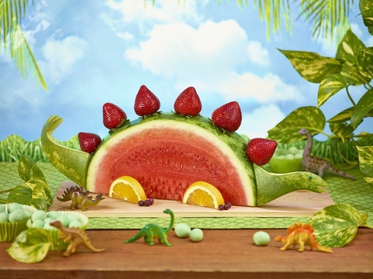 Dekorera vattenmelon-idéer-gör-det-själv-dinosaurie