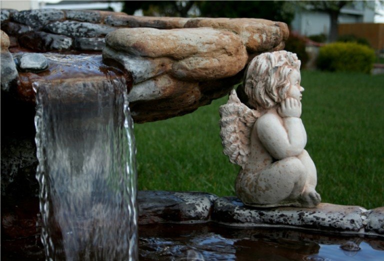 trädgård vatten funktion ängel figur fontän vattenfall golv vintage stil