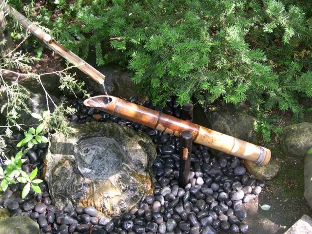 Dekorera bambu trädgård fontän sten grus flodstenar