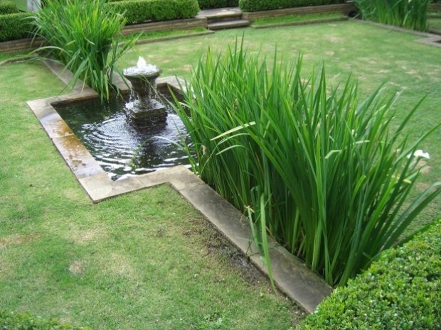 konstnärlig design vatten fontän prydnads gräsmatta område