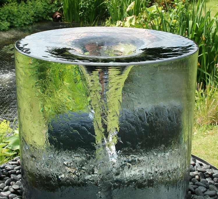Vattenspel-trädgård-idéer-fontän-moderna