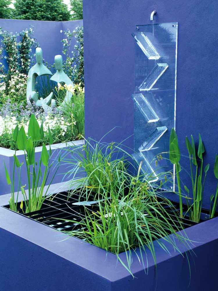 Vattenspel-trädgård-lila-betong-glas-dekorativ