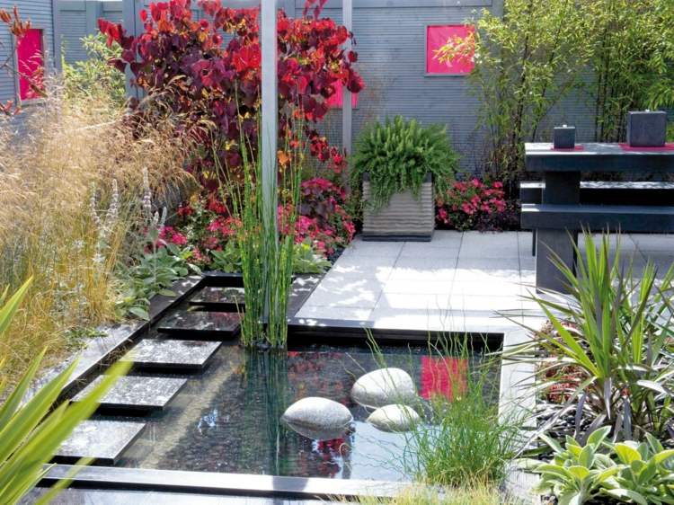 Vattenspel-trädgård-japansk-trädgård-design-idéer