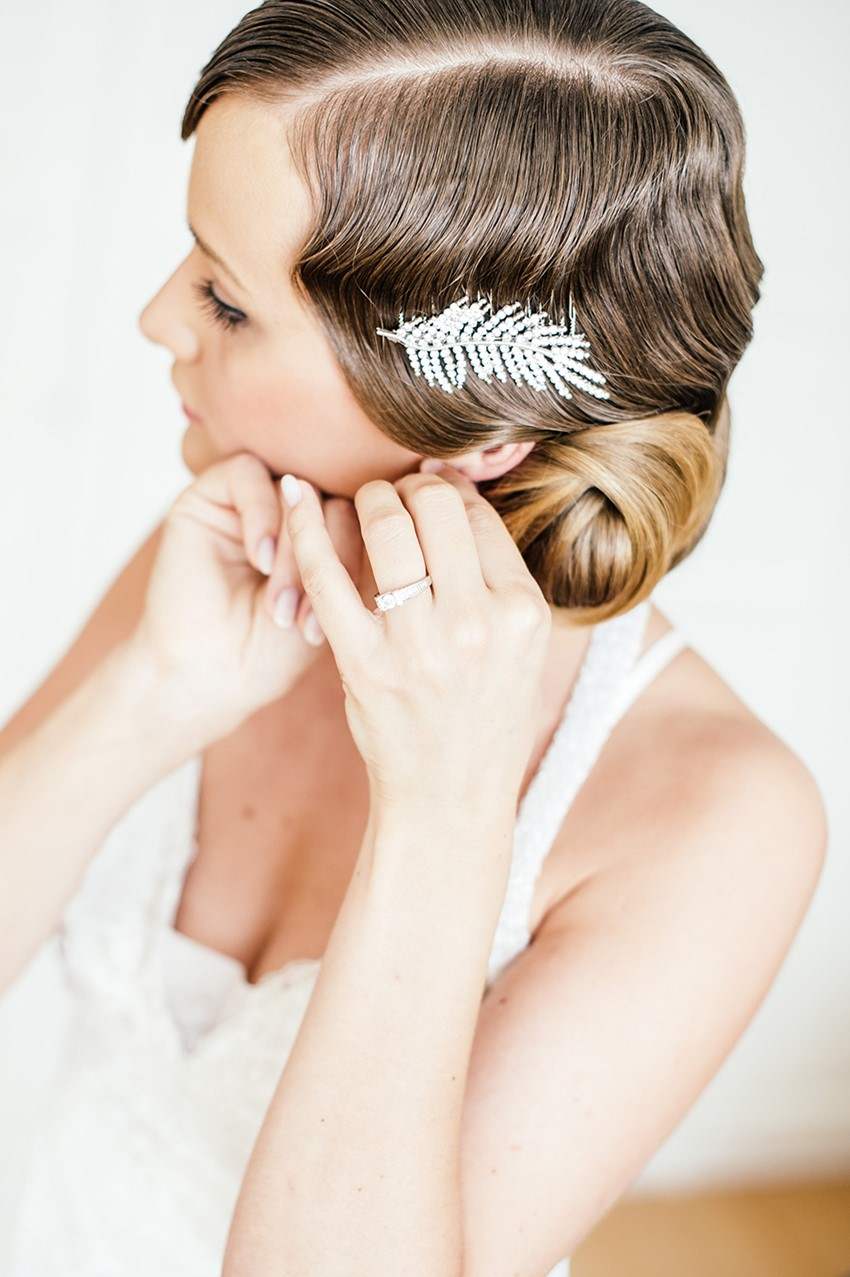 Frisyrer för bröllop elegant vattenvåg långt hår instruktion