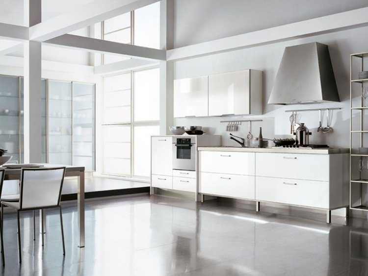 Vit-kök-i-högglans-träfaner-GAIA-lack kök-Cucine-Lube