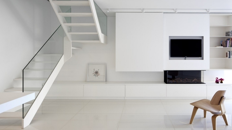 Vita möbler-vardagsrum-tv-skänk-öppen spis