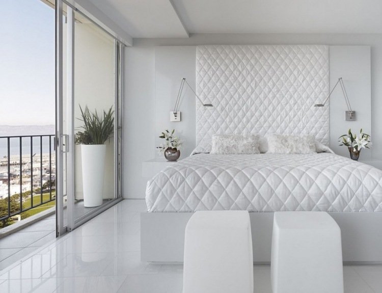 Vita sovrumsmöbler l-stil-design-minimalistisk-klädsel-helt-vit-terrass-havsutsikt