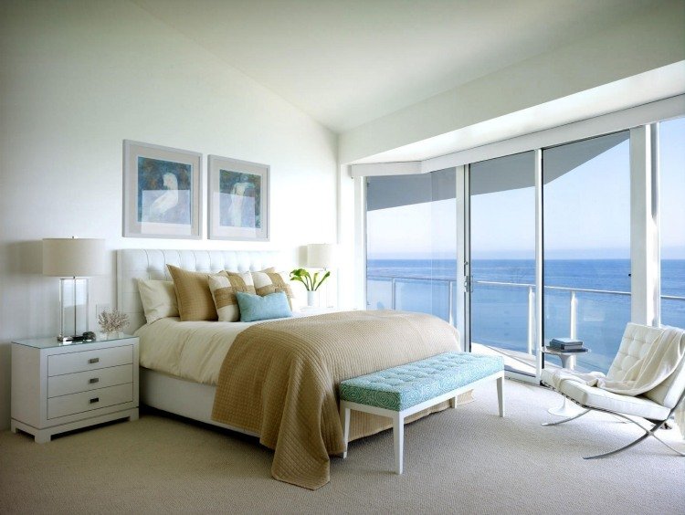 vita sovrum-möbler-stil-design-medelhavs-strand-turkos-sängbord-fönster