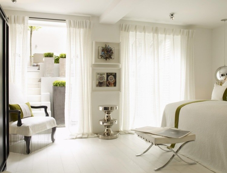vita sovrum-möbler-stil-design-traditionella-moderna-metall-element-gardin-fönster