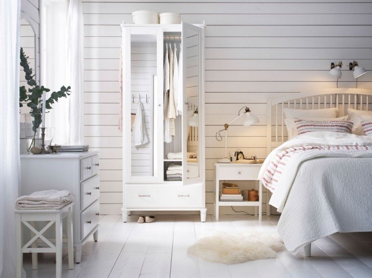 vit-sovrum-möbler-stil-design-skandinavisk byrå-garderob-sängbord-sänglinne-väggpanel-sänglampa