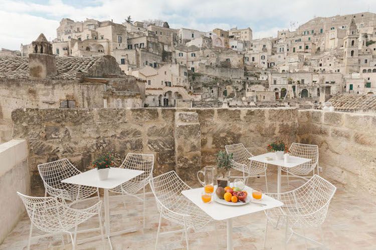 historisk-byggnad-italien-hotell-terrass-kalksten-natu% cc% 88rlich