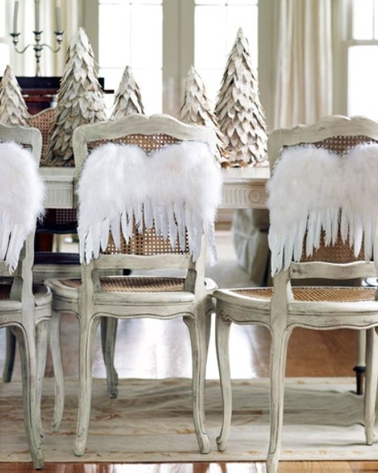 vit-jul-dekoration-idéer-stol-dekoration-ängelvingar