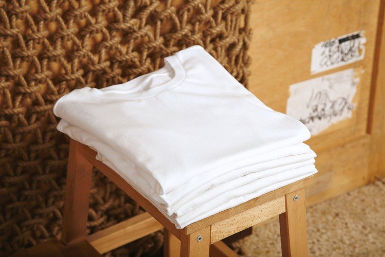 vita tvättkläder bleka ljust vita