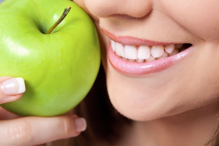 vita tänder-rengöring-mat-äppeltänder-rengöring