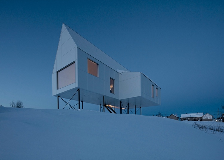 vit-betong-arkitektur-modern-minimalistisk-stål-balk-fyrkantiga-fönster