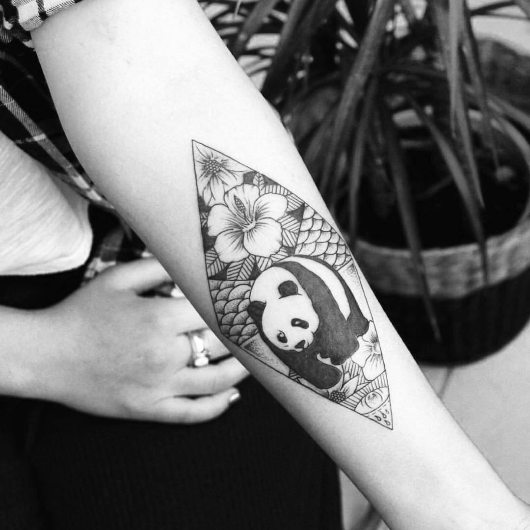 Lotusblomma och panda i diamantform med skalmönster